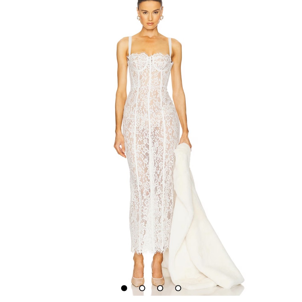 The Lace Column Dress in White
Helsa